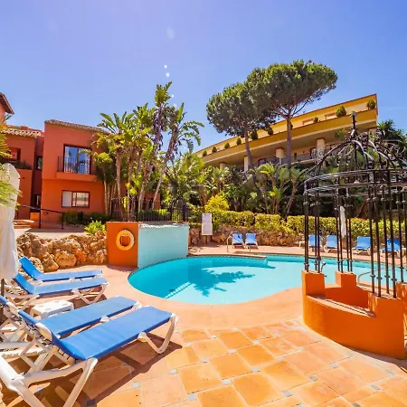 Cubo'S Beach & Parking Jardines De Don Carlos Marbella Exterior photo