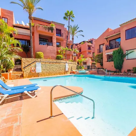 Cubo'S Beach & Parking Jardines De Don Carlos Marbella Exterior photo