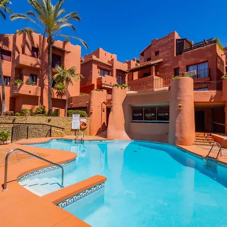 Cubo'S Beach & Parking Jardines De Don Carlos Marbella Exterior photo