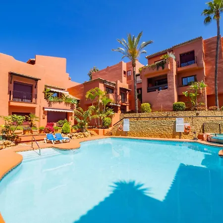 Cubo'S Beach & Parking Jardines De Don Carlos Marbella Exterior photo