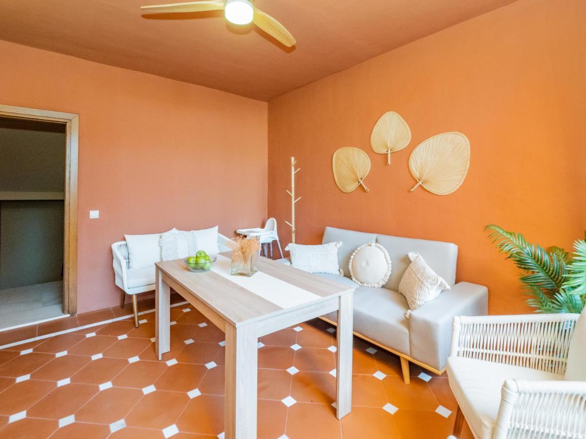 Cubo's & Parking Jardines De Don Carlos * Marbella